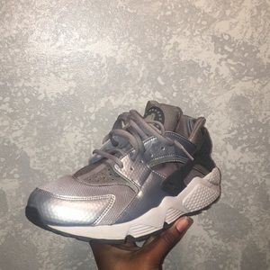 WMNS NIKE AIR HUARACHE